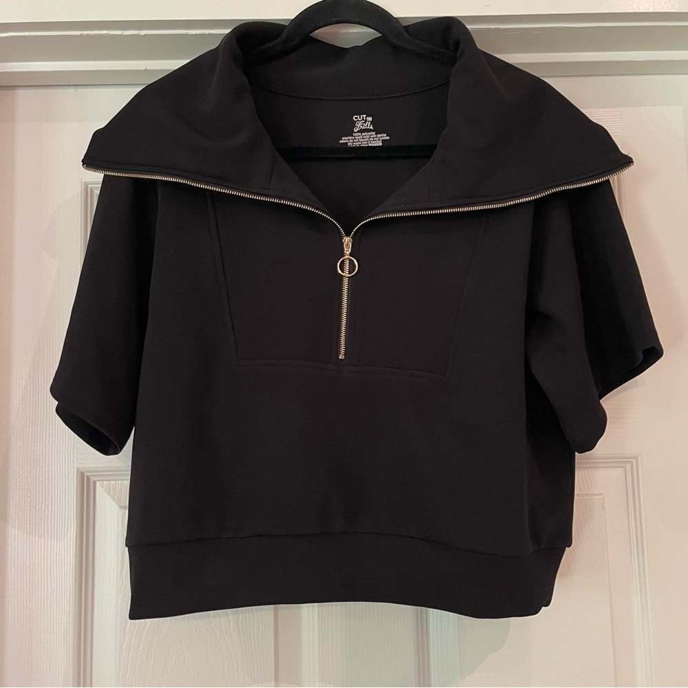 Cut The Frills Black Crop Top - Athletic Wear size S/M